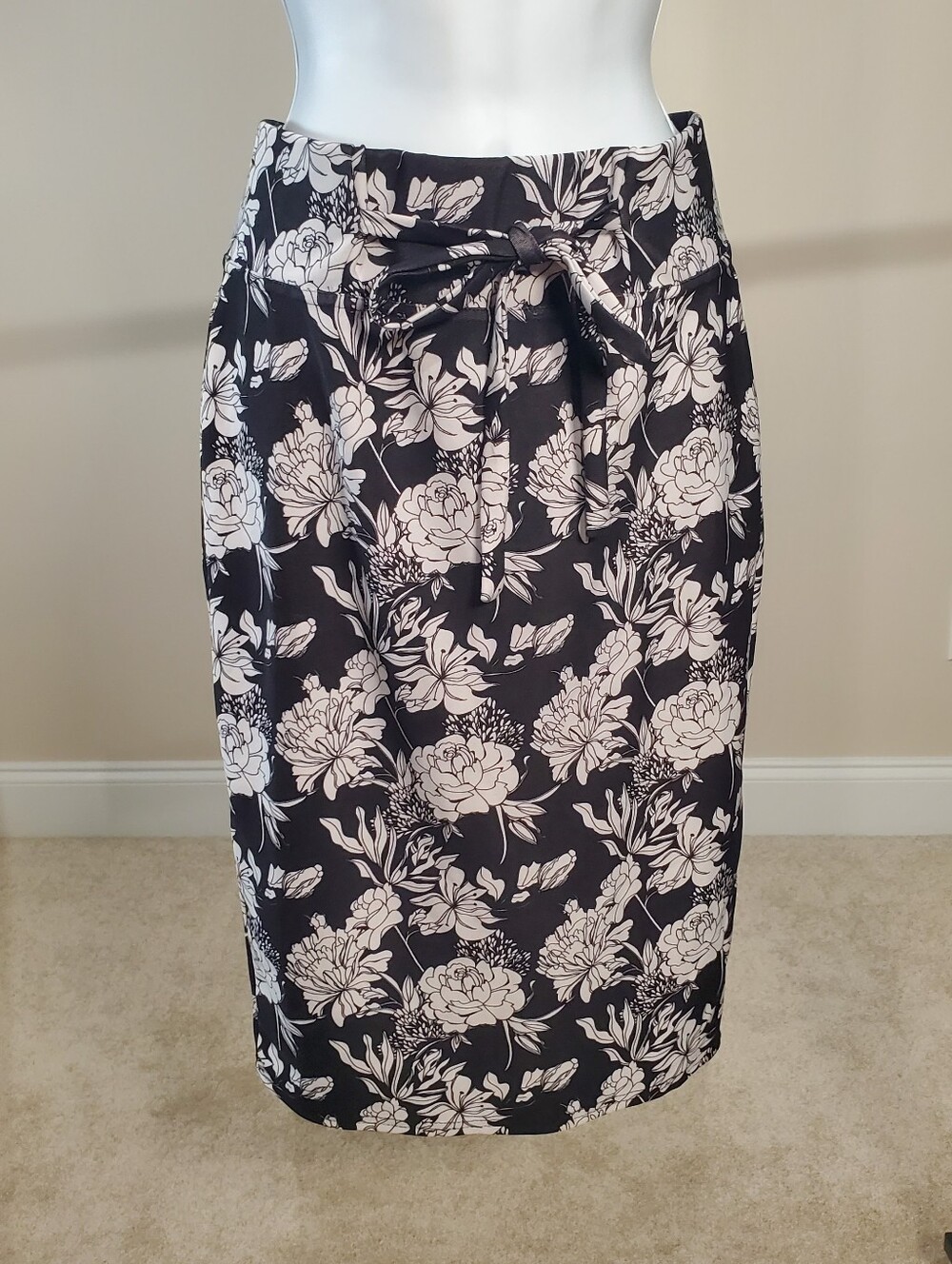 Classic Concepts - Floral - Pencil Skirt Sz. Small
